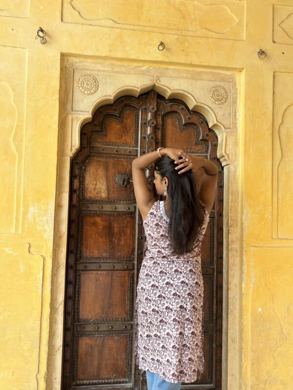 Ivory & Maroon Sleeveless Kurti - Image 2