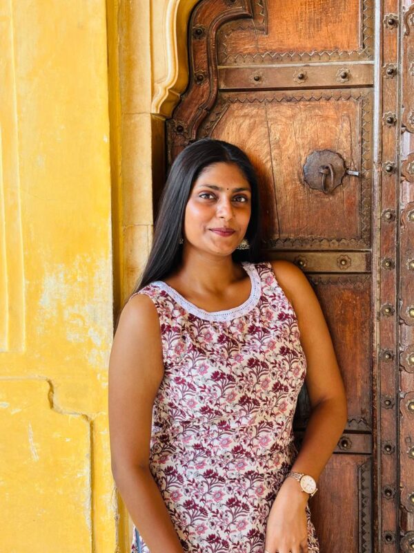 Ivory & Maroon Sleeveless Kurti - Image 3