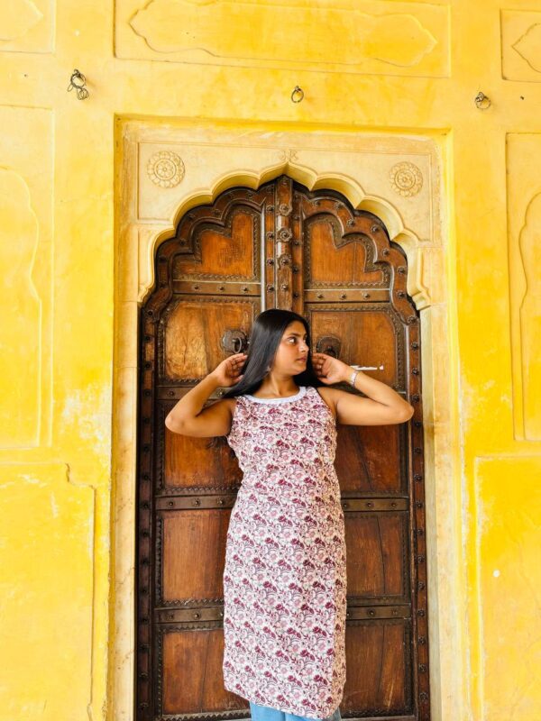 Ivory & Maroon Sleeveless Kurti - Image 4